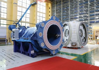 中國一重與金風(fēng)科技合作工廠首臺5MW風(fēng)電機組成功下線